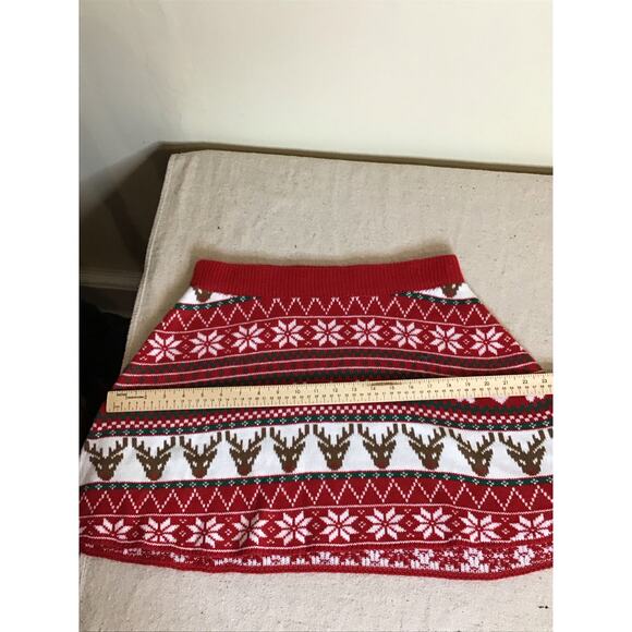 Born Famous Women Christmas Holiday Snowflake/Reindeer Sweater Mini Skirt Sz.Med - Picture 7 of 10